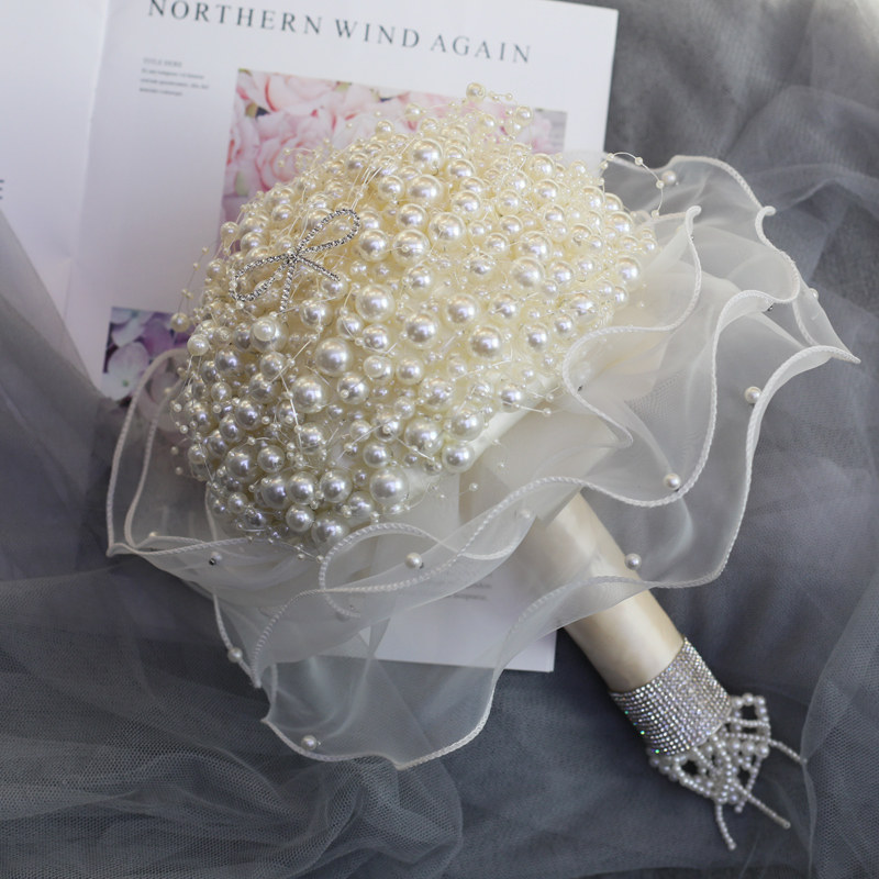 Baby Products Photoshoot - Bouquet de mariée en perles, cristaux